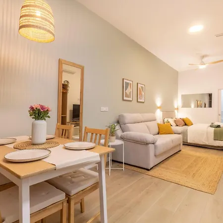 Paradise - Comodo Y Acogedor - Conectado Con Aeropuerto, Playa Y Centro Appartamento Valenza